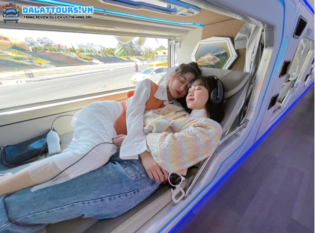 xe giường đôi venus limousine dalat