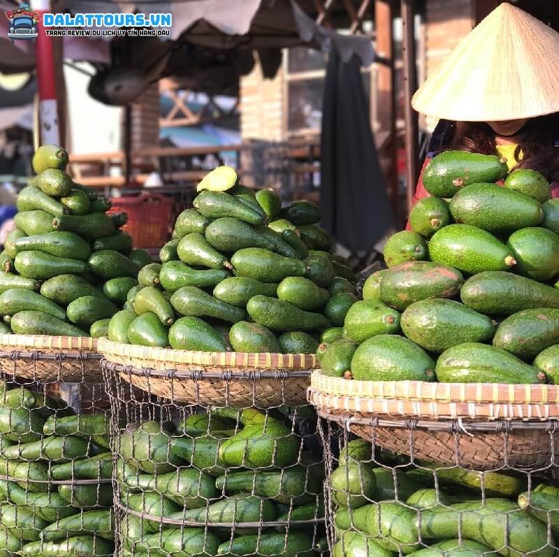 Bơ tại chợ Đà Lạt