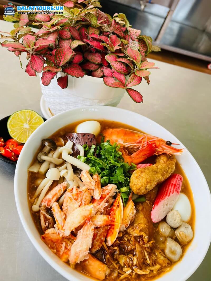 Bánh canh chị Ba Thỏ nổi tiếng