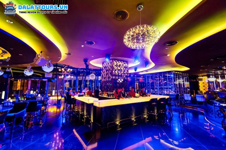 Không gian sang trọng tại Camelia Lounge