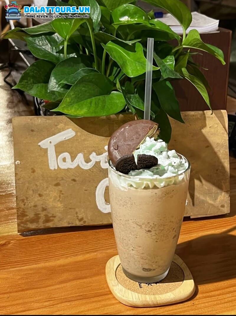 Menu đồ uống đa dạng tại tiệm cafe Tavi