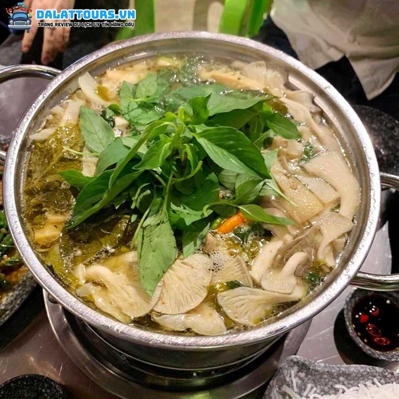 Menu đặc sắc tại Lẩu Bò Sáu Ri 