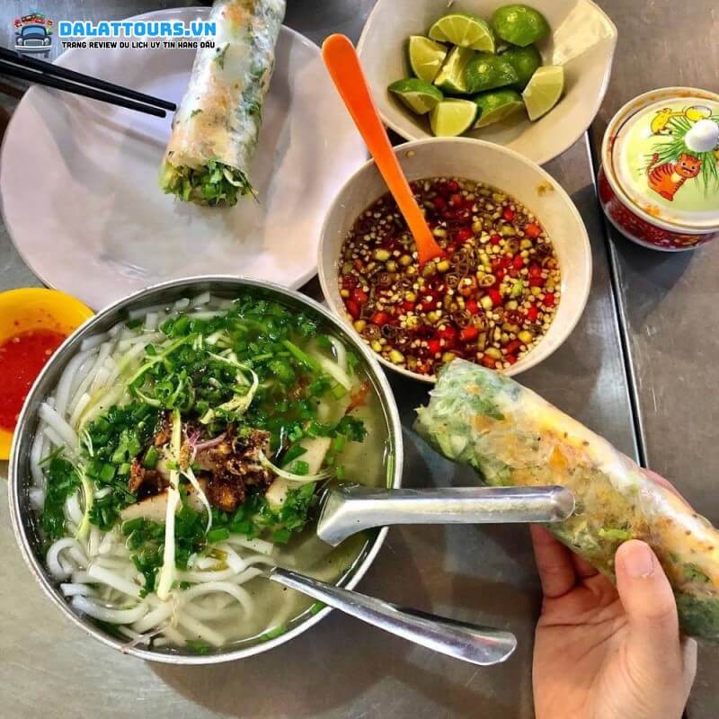 Quán bánh canh Dung Đà Lạt