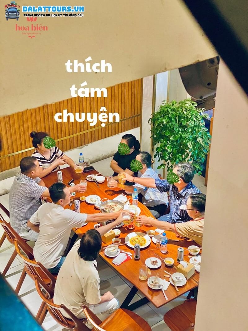 Họp mặt gia đình tại Quán Hoa Biển