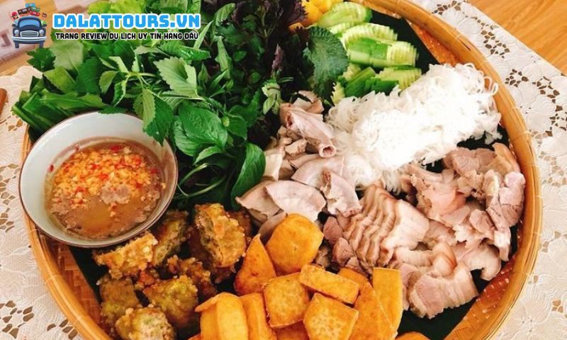 Quán bún đậu mắm tôm ngon cây đa Thụy Khuê