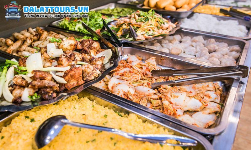 Nhà hàng buffet Lẩu Tokbokki đầy đủ món ăn