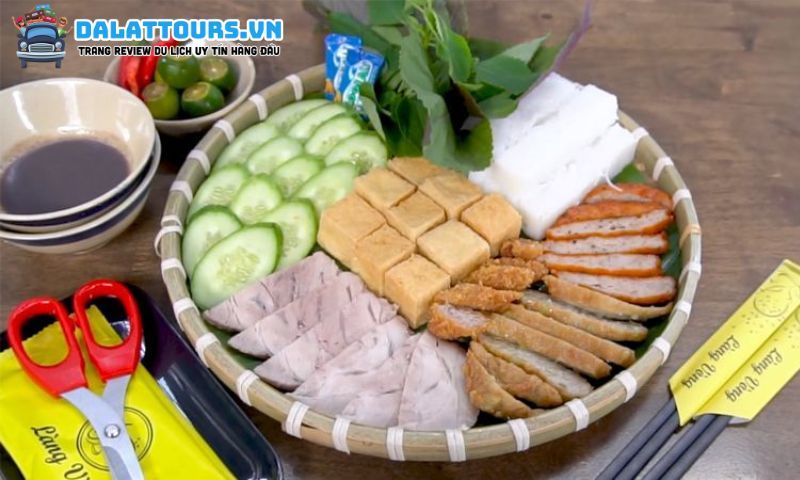 Bún đậu mắm tôm ngon cô Tuyến Hàng Khay