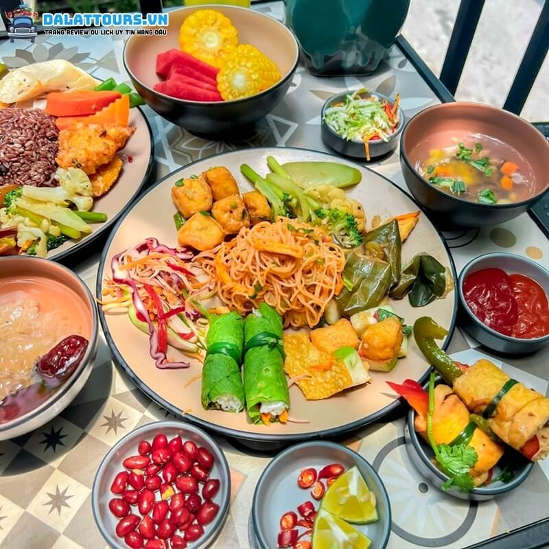 Buffet chay Veggie đa dạng món ăn