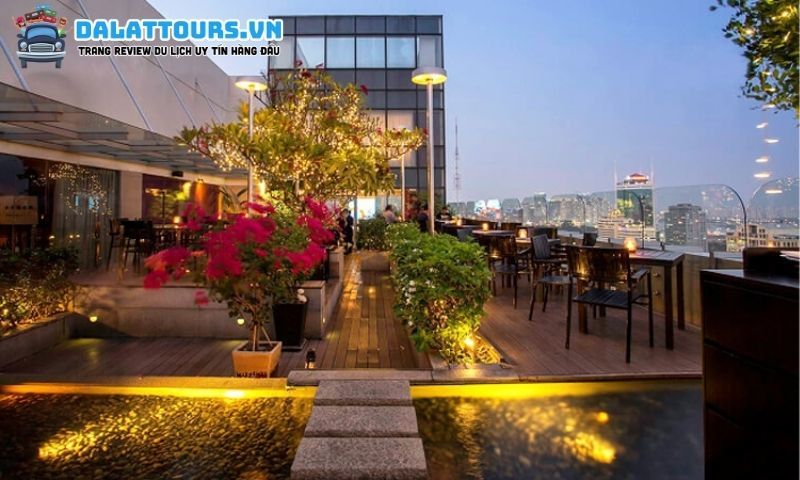Cafe Shri Restaurant & Lounge